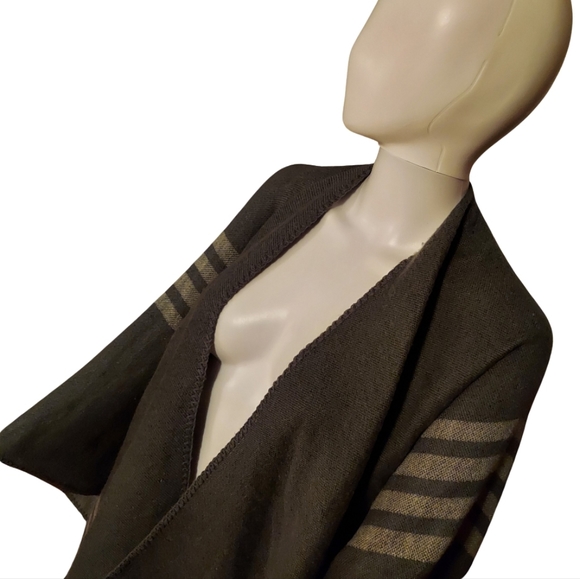BB Dakota X Fab Fit Fun Reversible Striped Poncho/Wrap - Picture 3 of 16